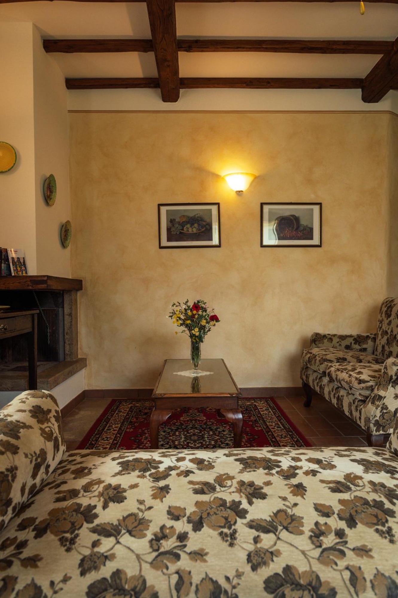 Agriturismo Casal Gheriglio ลูชินญาโน ภายนอก รูปภาพ
